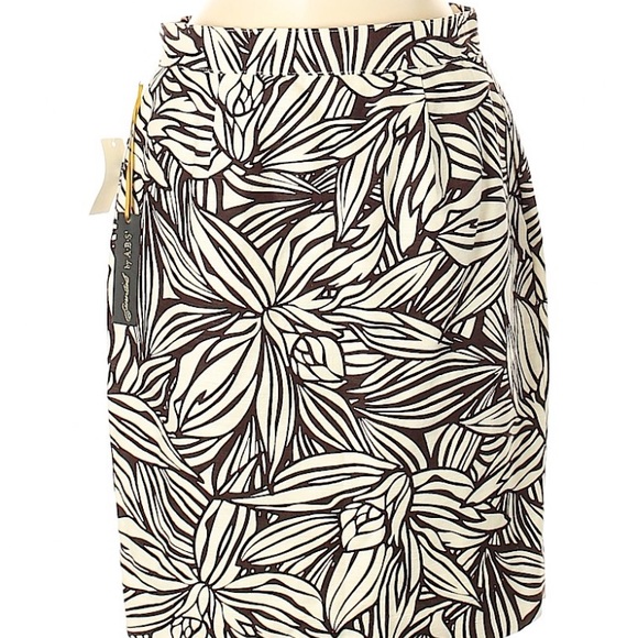 NWT Pencil Skirt - Picture 4 of 5
